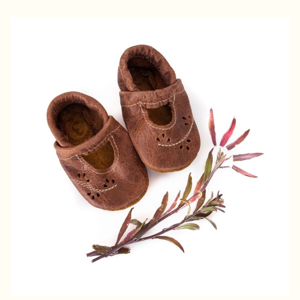Starry Knight Rust Ivy moccasins size 2
